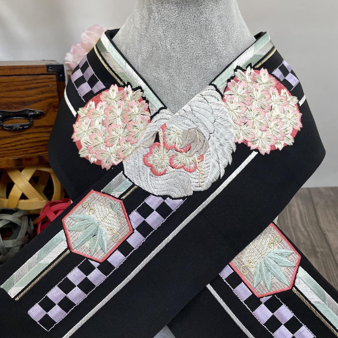 こつぶちゃん様✨縁起の良いデザインで華やかな高級刺繍半襟✨日本製　新品