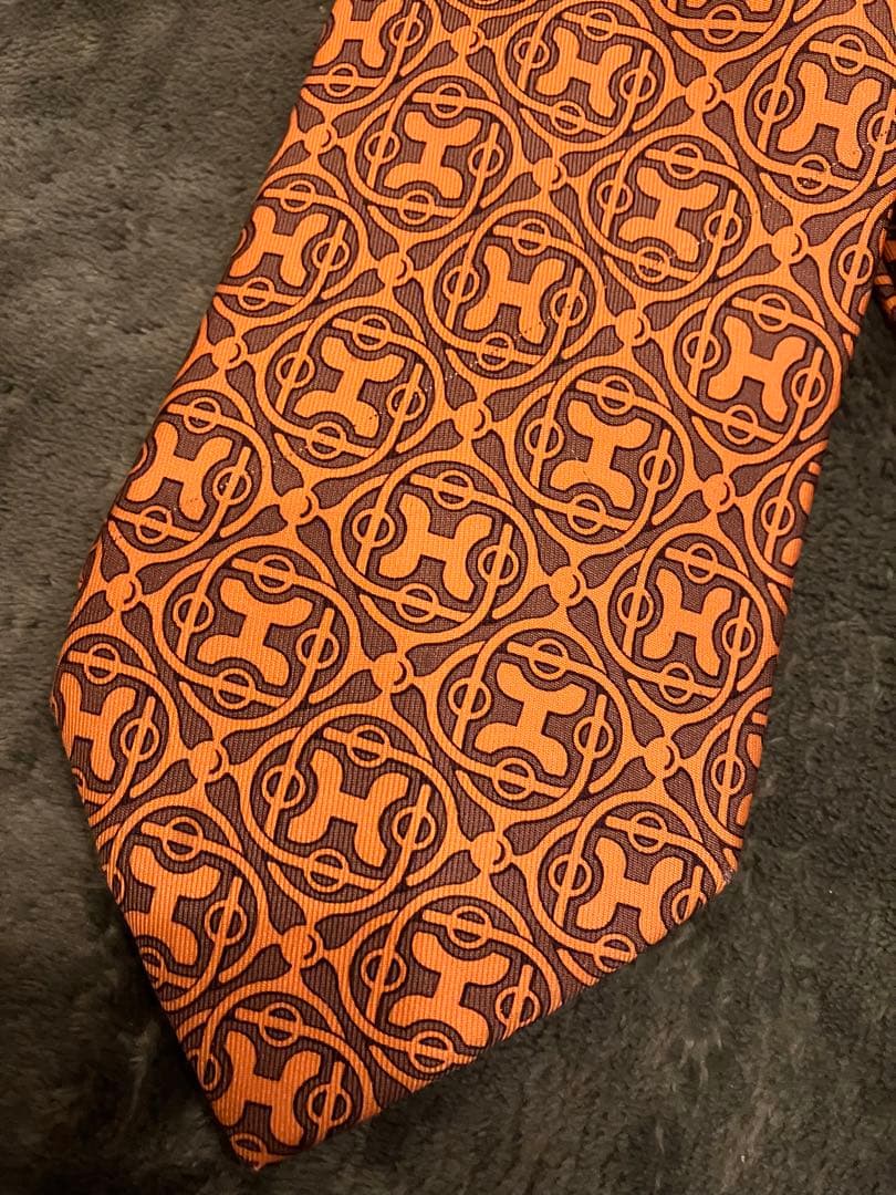 HERMES オレンジ 幾何学模様 ネクタイ シルク100 HERMES オレンジ 幾何学模様 ネクタイ シルク100