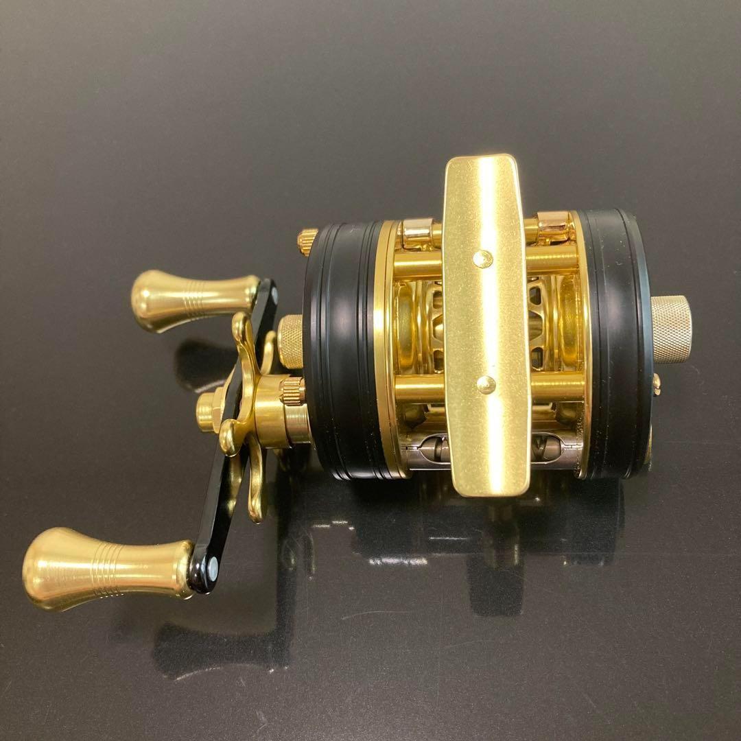 【新品】渓流ベイトリール 丸型リール トラウト用 ゴールド／ブラック