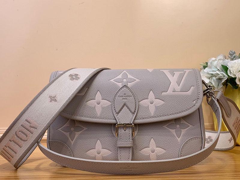 Louis Vuitton グレー モノグラム ショルダーバッグ - メルカリ