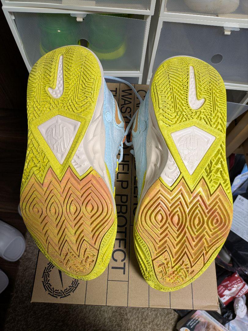 NIKE KYRIE 8 