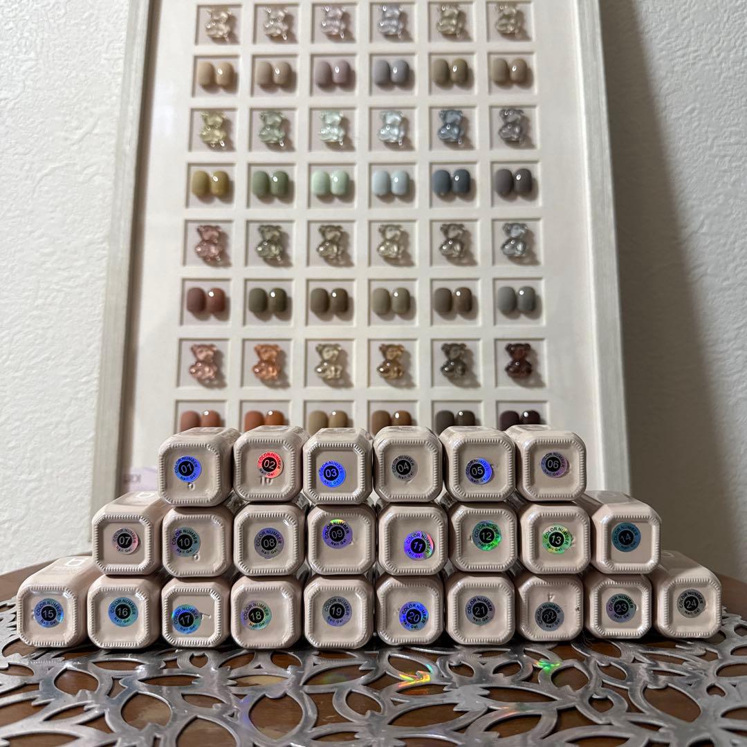 ☆新品未使用☆くまさんカラーチャート付き◇ ジェルネイル 24色セット! ☆新品未使用☆くまさんカラーチャート付き◇ ジェルネイル 24色セット!