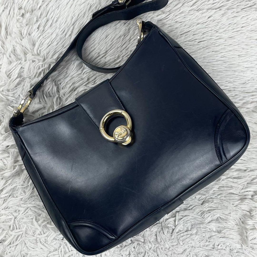 CELINE ショルダーバッグ ロゴ型押し レザー ネイビー チャーム