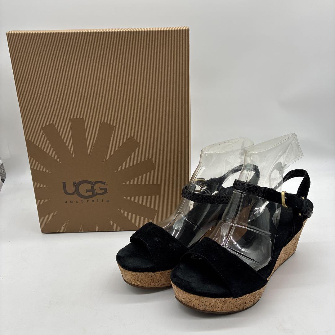 UGG ブラック ウェッジサンダル UGG ブラック スエード ウェッジサンダル - メルカリ