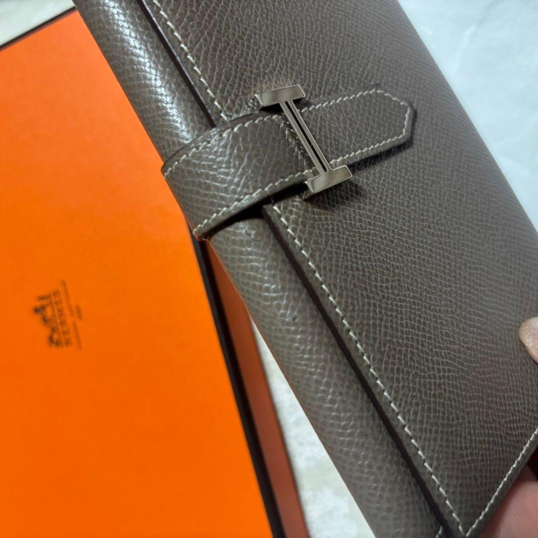 2025人気新作 HERMES 箱付き グレージュ三つ折り財布 小物