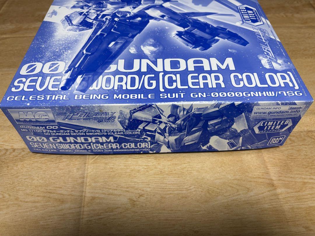 バンダイMG1/100ダブルオーガンダム　セブンソード/G(クリアカラー)限定