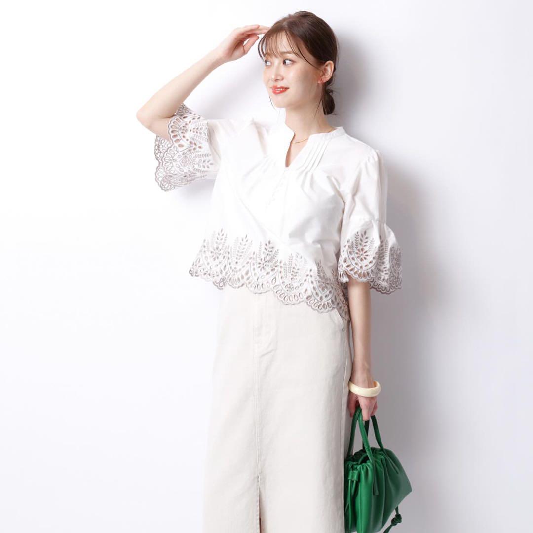 JUSGLITTY（ジャスグリッティー）の「配色カットワークブラウス
