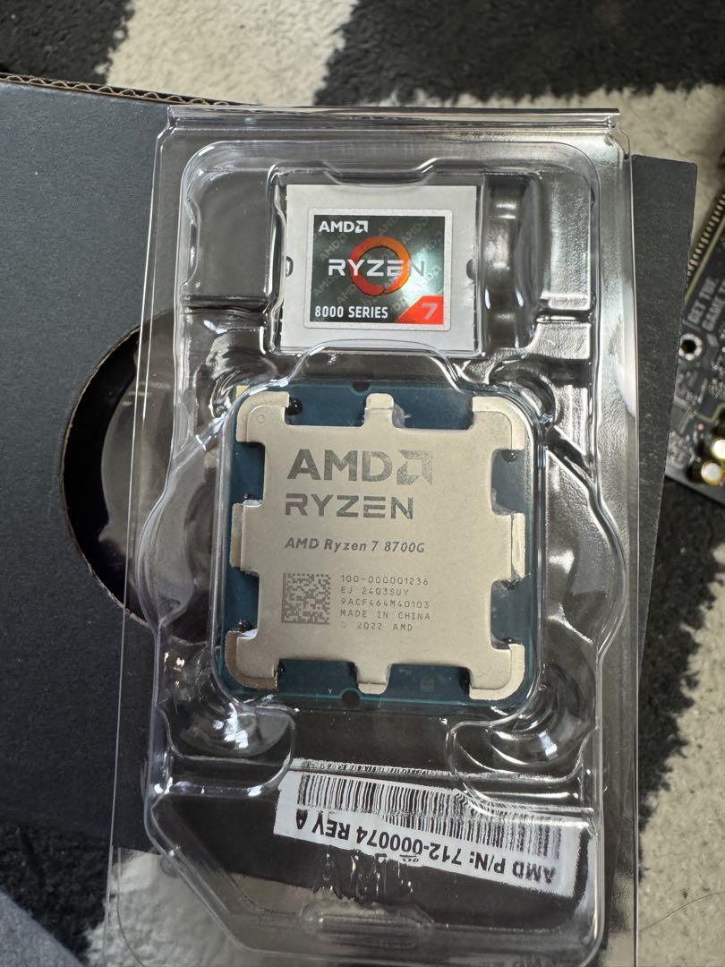 CPU AMD Ryzen7 8700G