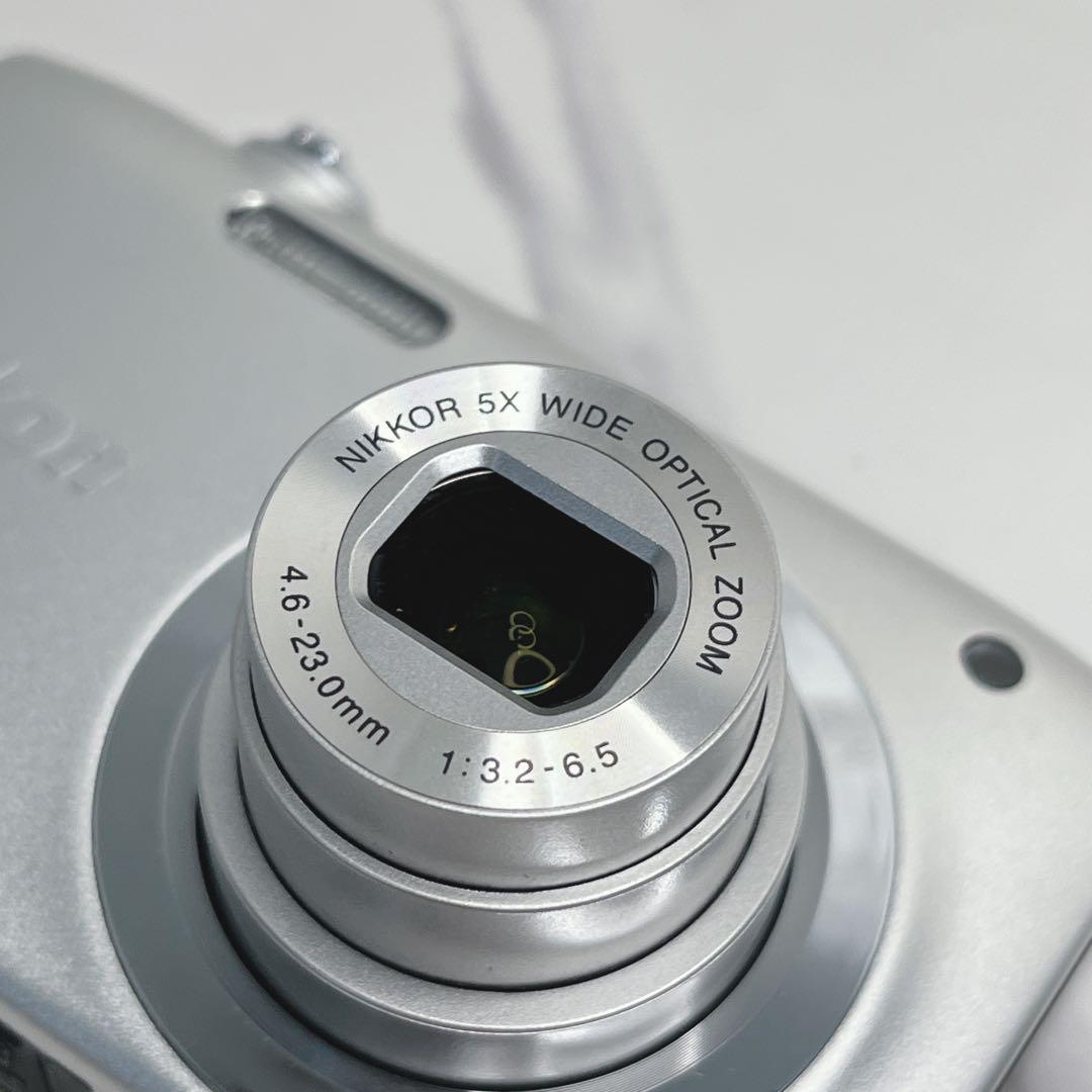 美品 Nikon ニコン COOLPIX A100 シルバー デジカメ
