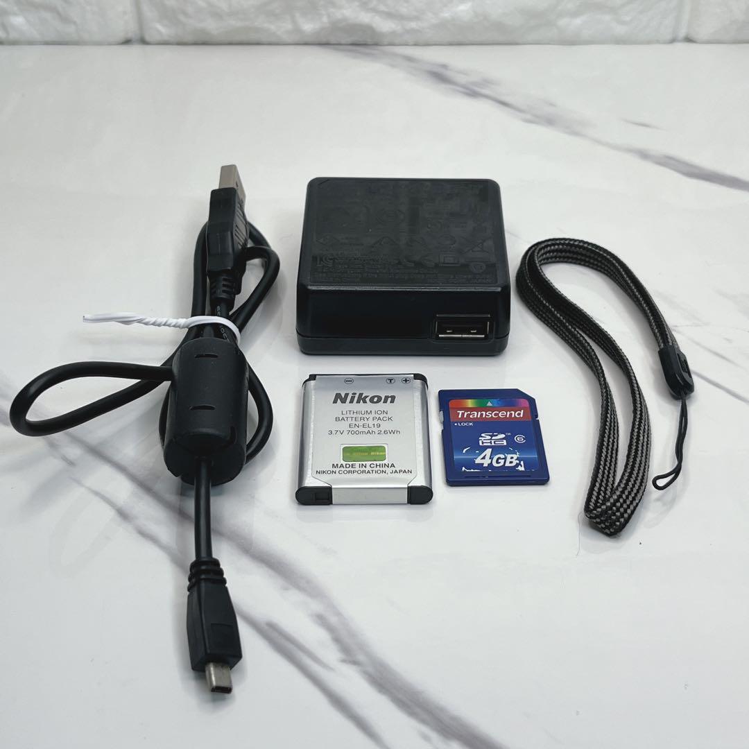 美品 Nikon ニコン COOLPIX A100 シルバー デジカメ