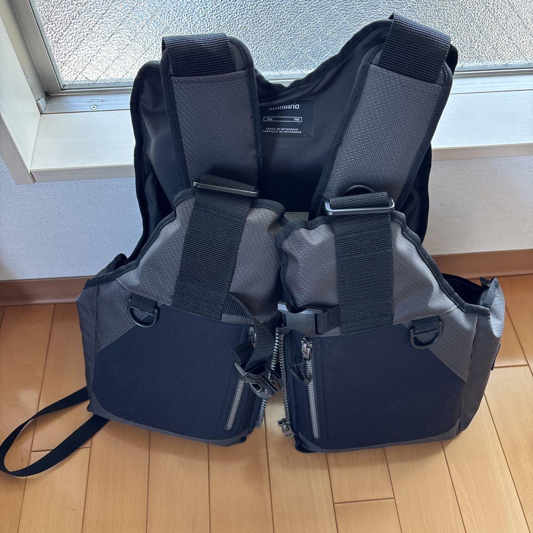 シマノ　ロックショアベスト　VF-029U グレー
