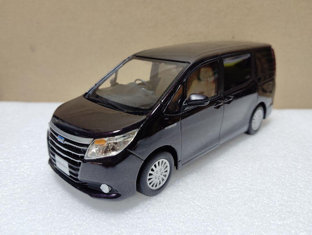 トヨタ ノア ハイブリッド 80前期型 カラーサンプルミニカー 非売品 3R9