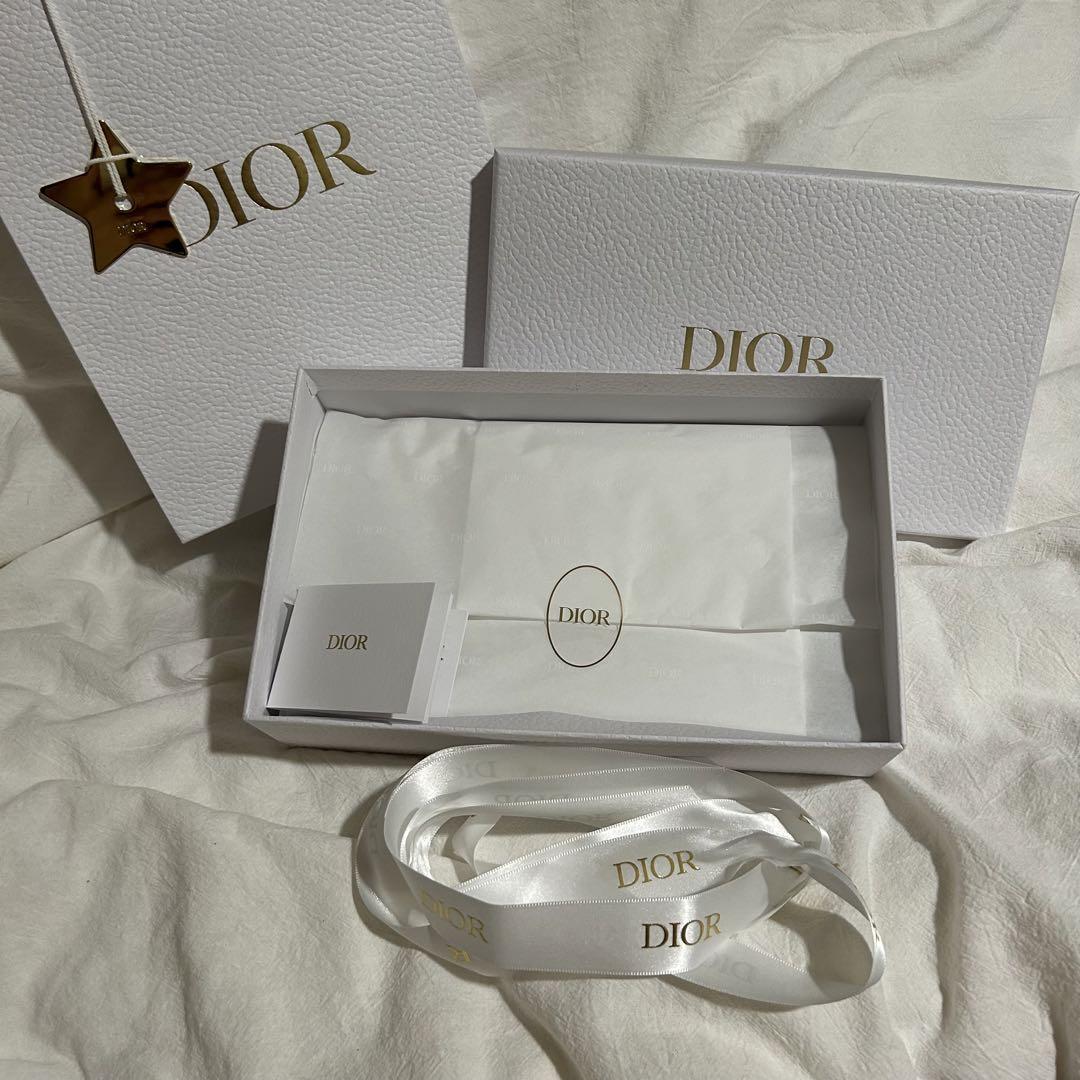 Dior ネックレス 箱付き Dior シルバーロゴネックレス ギフトボックス付き