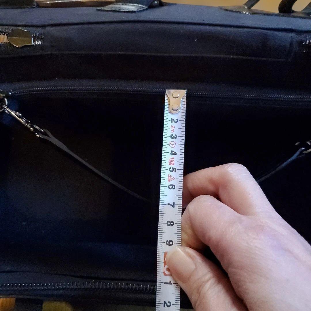 黒のメイク道具ケース 黒のメイク道具ケース