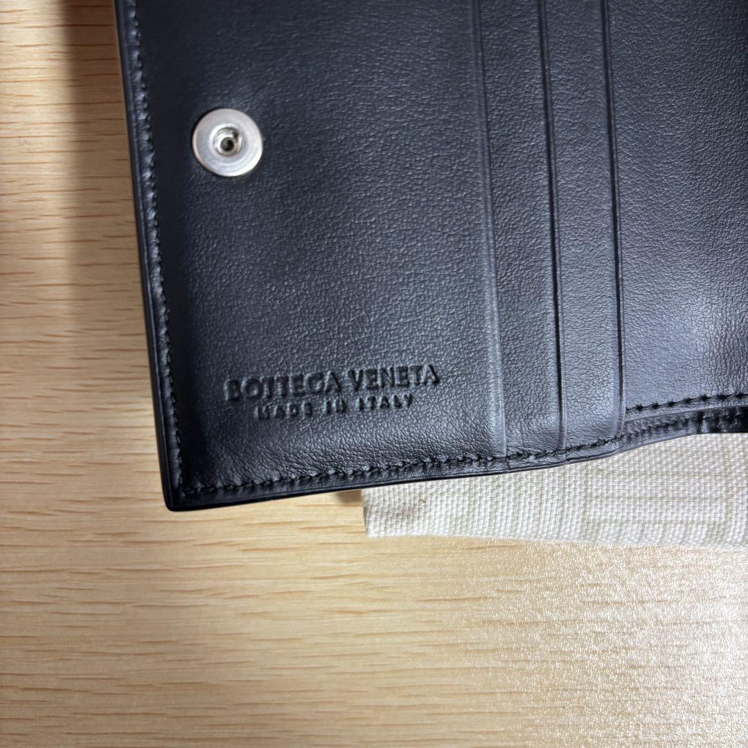 BOTTEGA VENETA イントレチャート二つ折り財布　ブラック