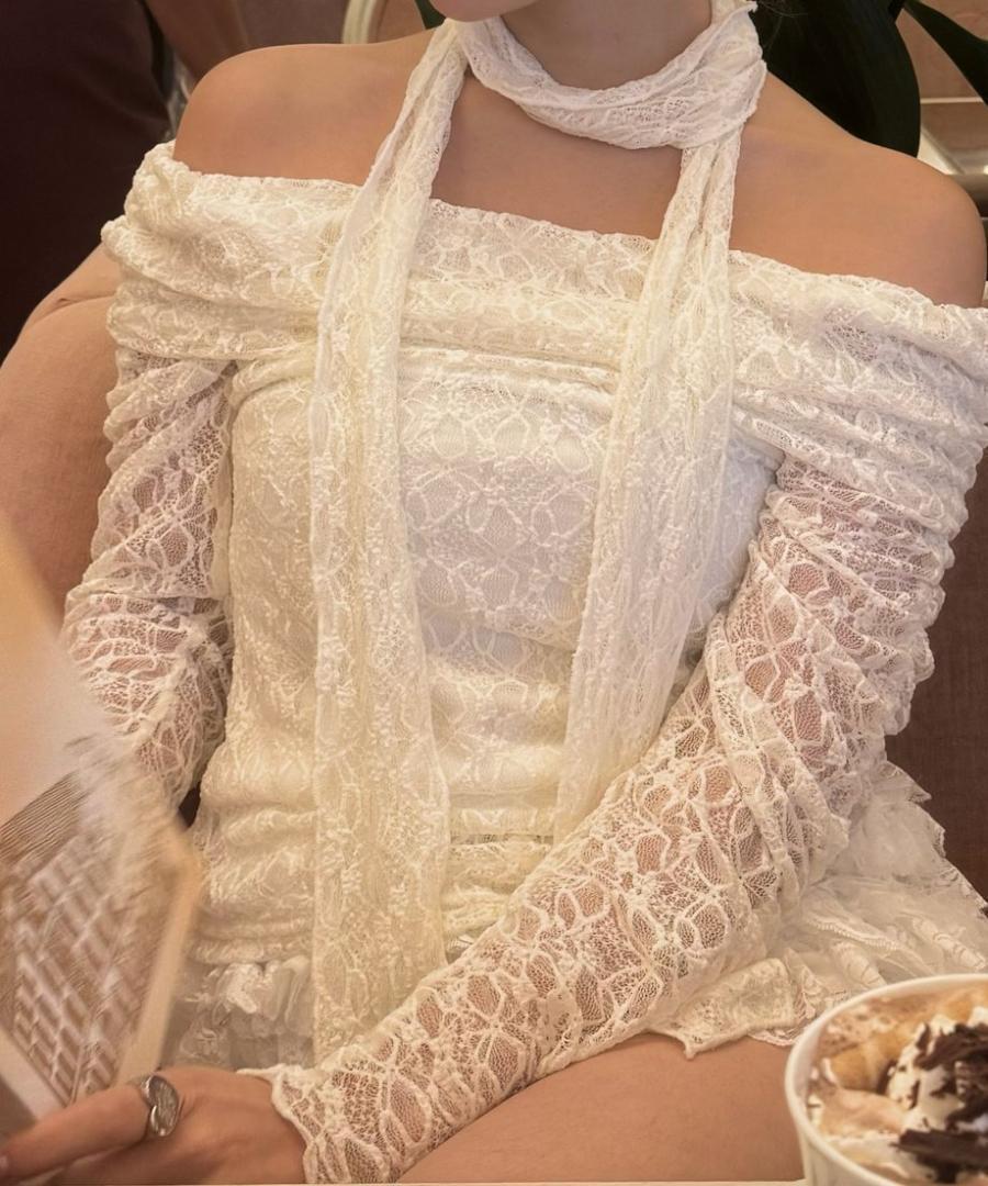 完売品 新品タグ付き Treaturself lace tie tops