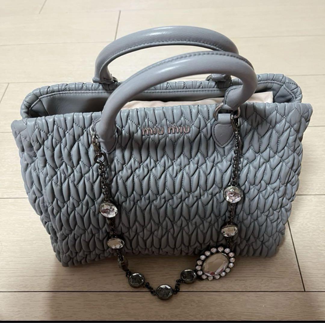 ナッパクリスタル miumiu ライトグレー ナッパクリスタル miumiu ライトグレー - メルカリ