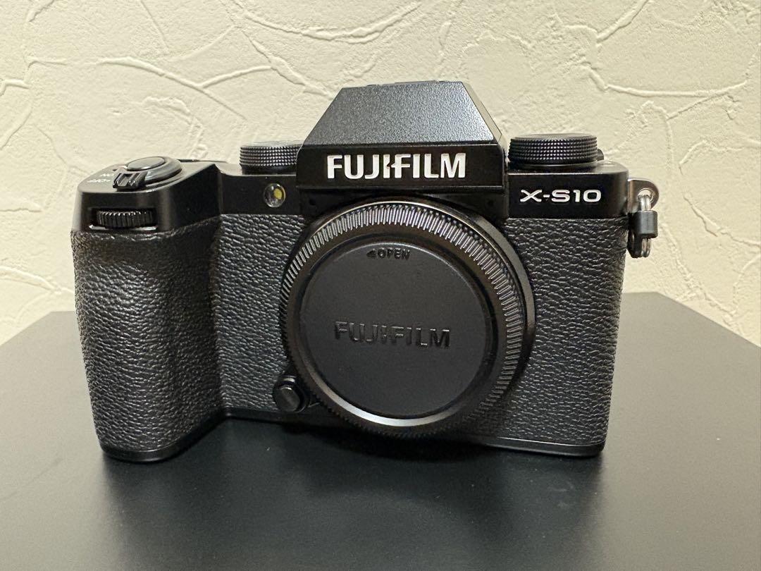 最終値引き　美品　Fujifilm X-S10 ダブルズームレンズキット おまけ 最終値引き 美品 Fujifilm X-S10 ダブルズームレンズキット
