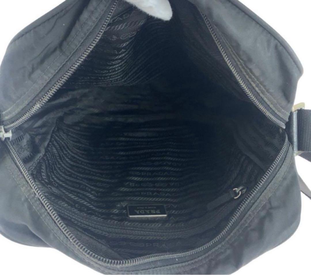 美品 PRADA 三角ロゴプレートショルダーバッグ