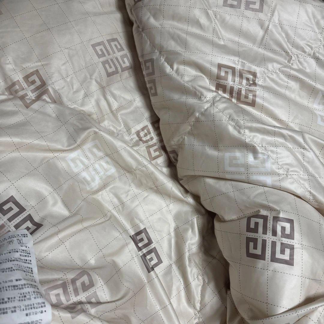 未使用品　GIVENCHY 羽毛掛け布団 150x210 cm