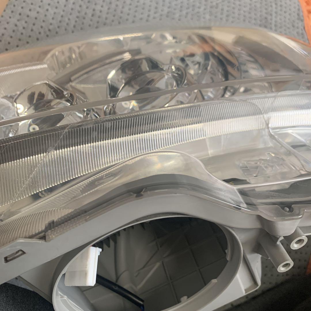 ハイエース　純正 LED ヘッドライト