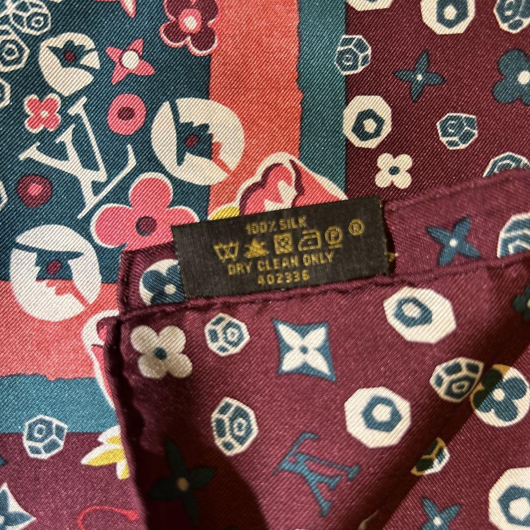本物　Louis Vuitton 花柄スカーフ　ヴィンテージ