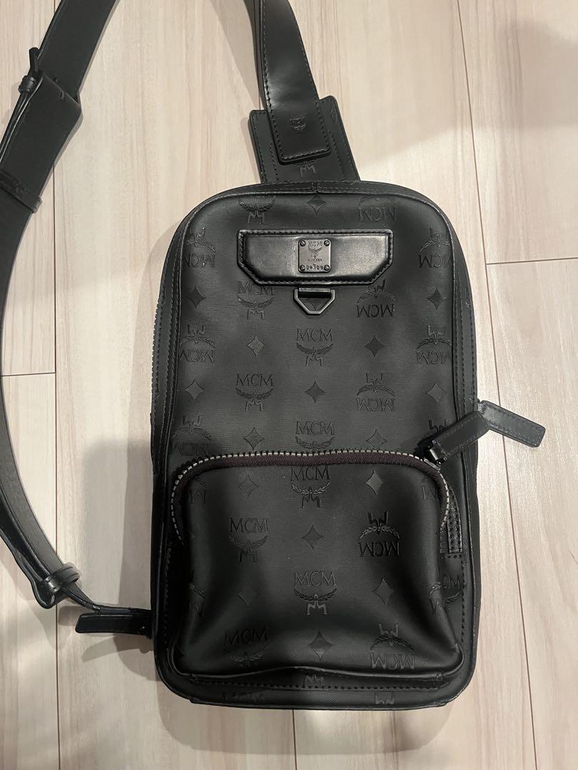 MCM ブラック レザー ショルダーバッグ - メルカリ