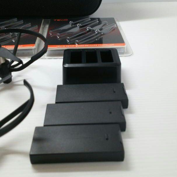 ドローン DJI Tello コントローラーセット＋付属品 ドローン DJI Tello コントローラーセット（予備パーツ付き