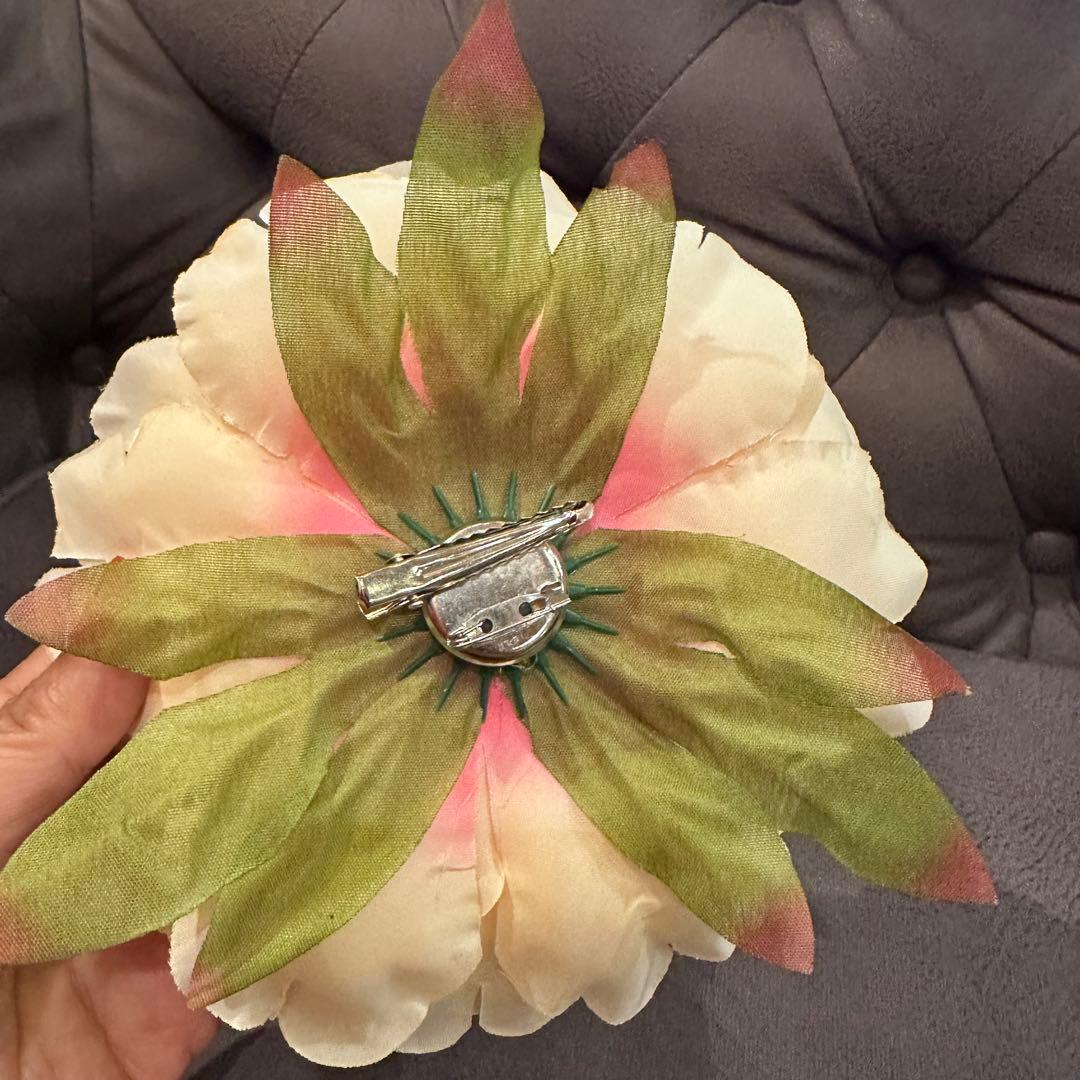 I2067 新品 コサージュ ピンクベージュ 大輪 牡丹風 ヘア or ブローチ