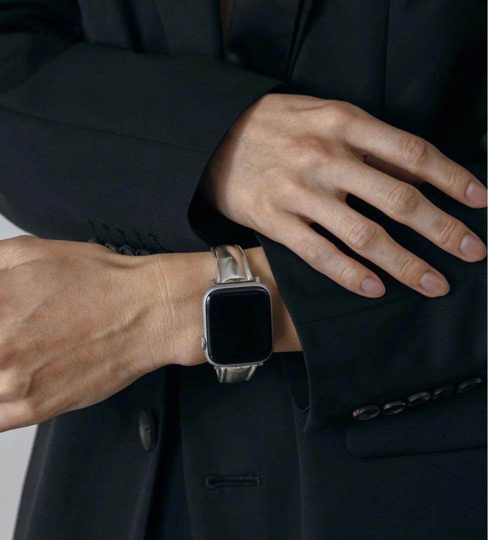 h'eres Apple Watch silver band