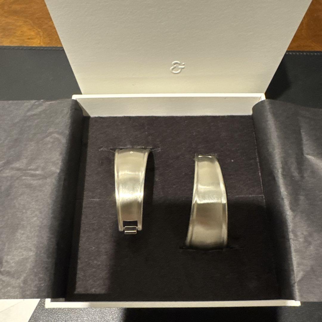 h'eres Apple Watch silver band