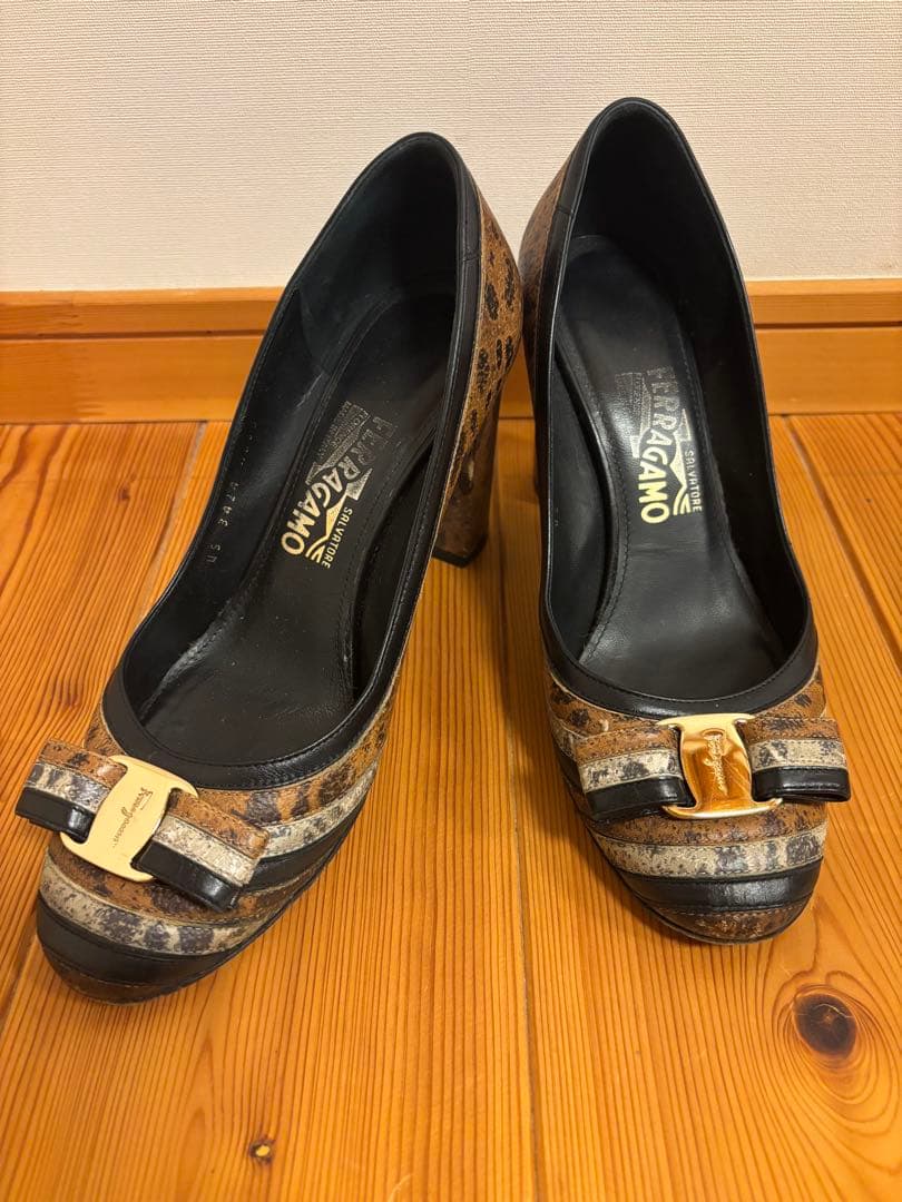 Salvatore Ferragamo ヒョウ柄ハイヒール