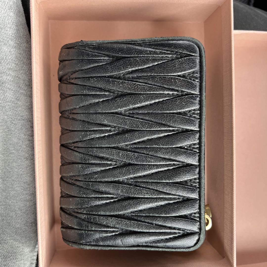 miumiu マテラッセ レザー 三つ折り財布
