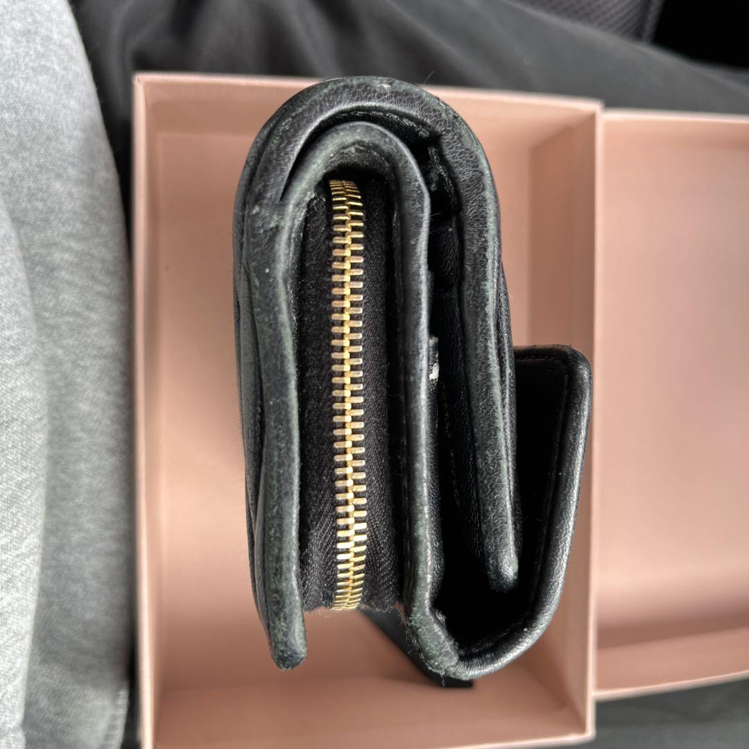 miumiu マテラッセ レザー 三つ折り財布