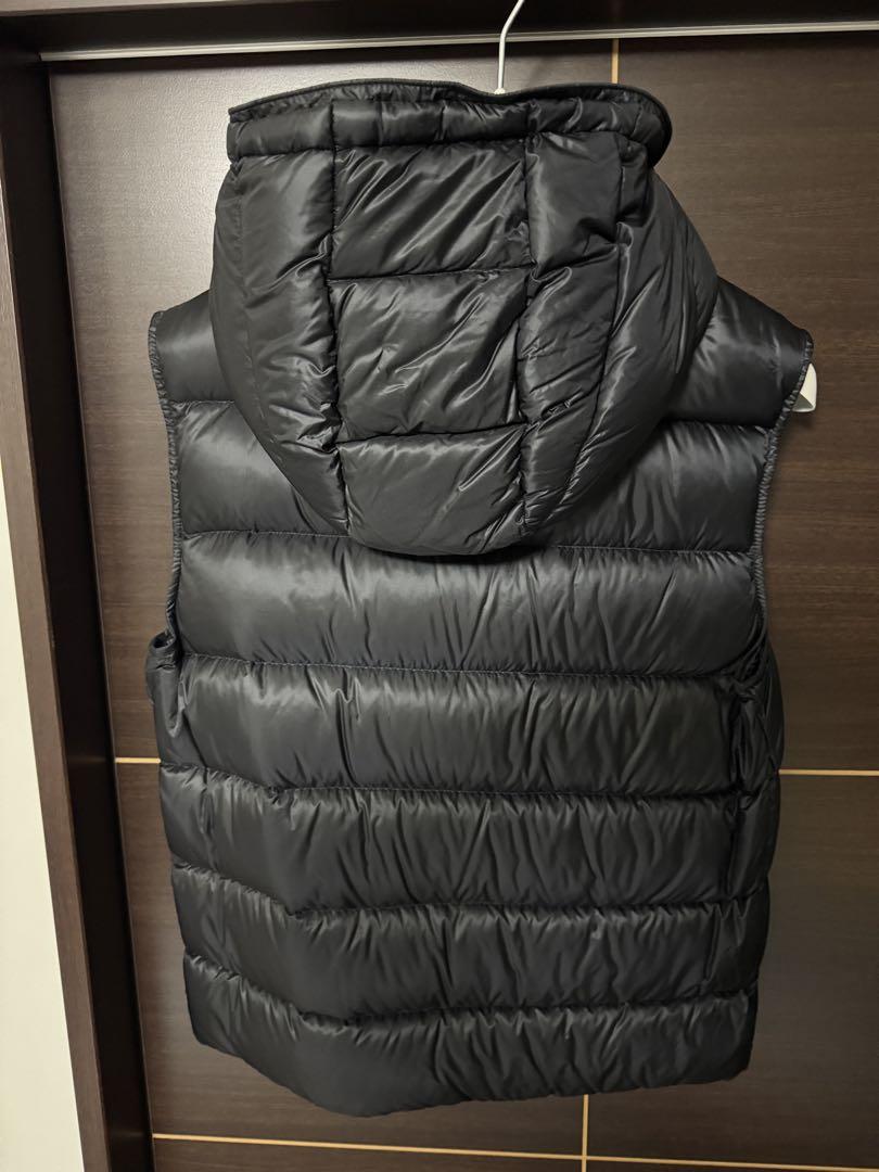 MONCLER フード付きダウンベスト 黒[価格交渉可]