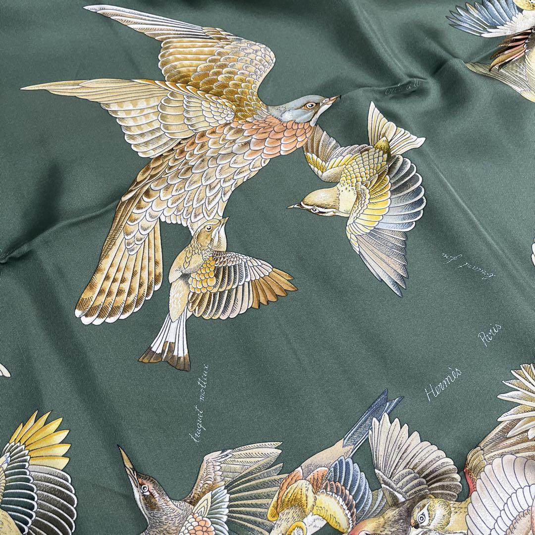 Hermes’ エルメス　カレ90 大判　スカーフ　カモ　鴨　鳥　カーキ