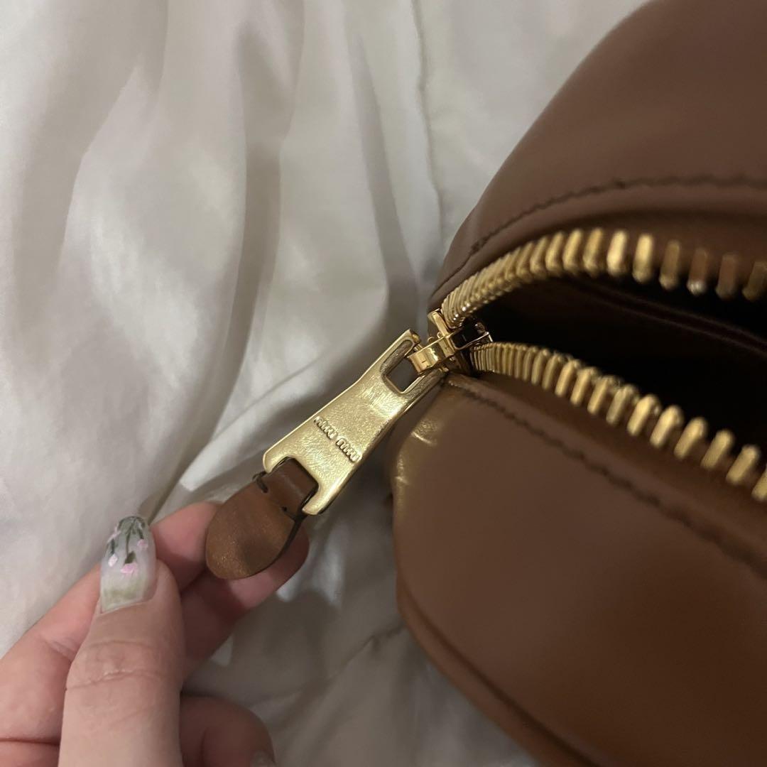 miu miu レザー トップハンドルバッグ　コニャック