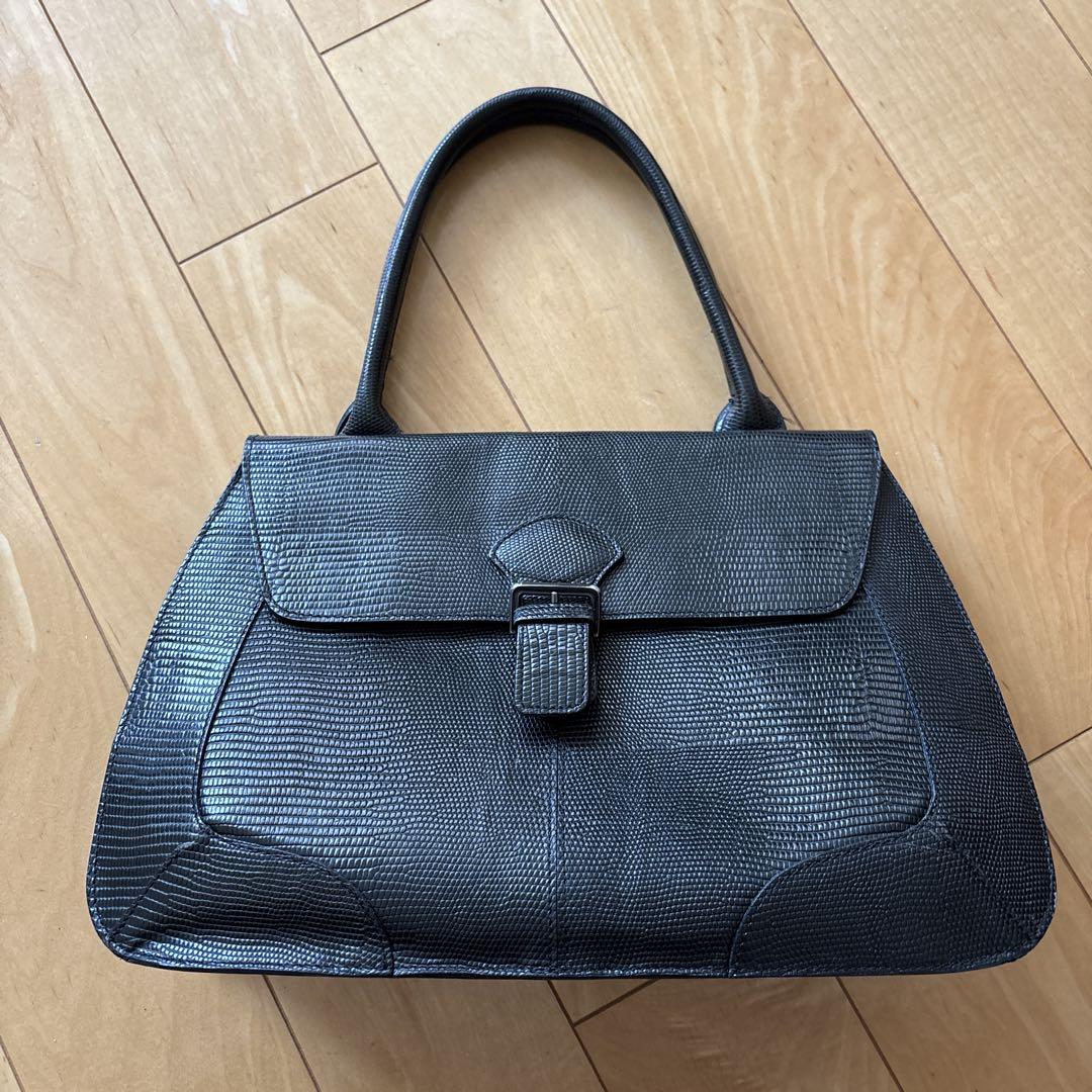 品良く着こなすため FURLAブラックレザーハンドバッグ - メルカリ バッグ