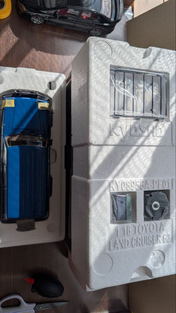 京商 1/18 トヨタ ランドクルーザー 60