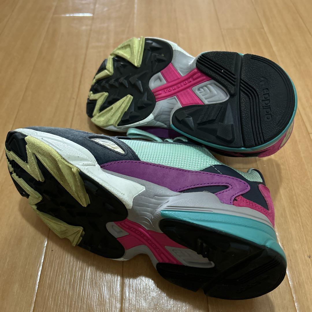 中古23.5cm adidasファルコンオリジナル(FALCON BB9175) - メルカリ