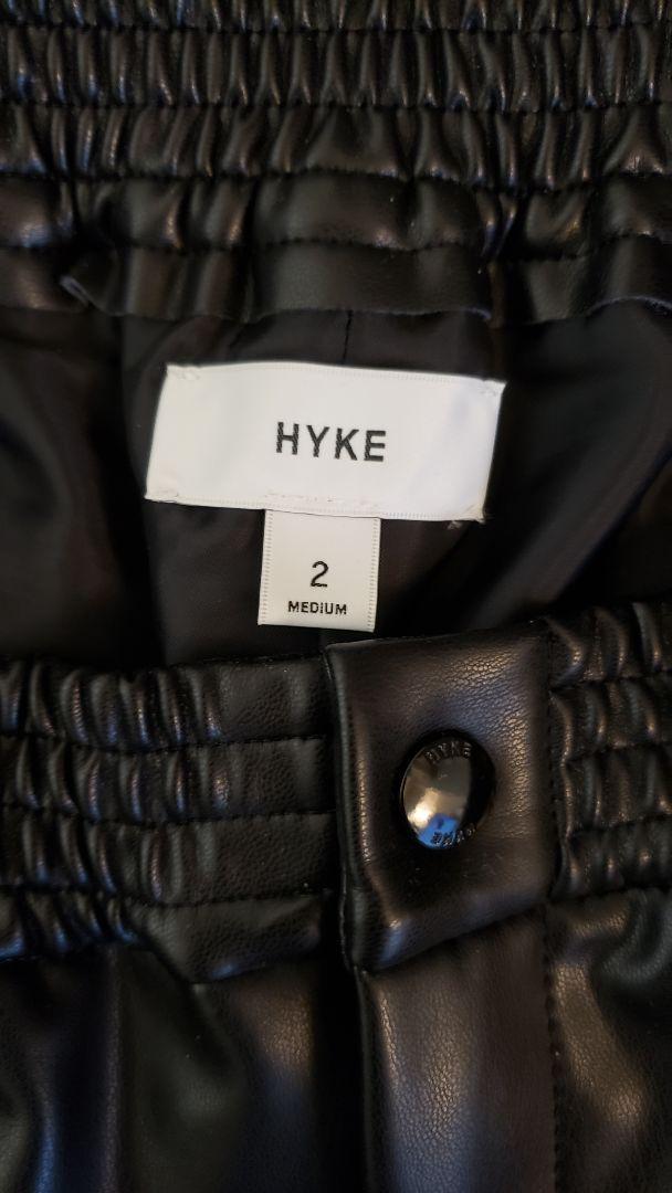美品【HYKE(ハイク)】 ECO-LEATHER PANTS BLACK 2