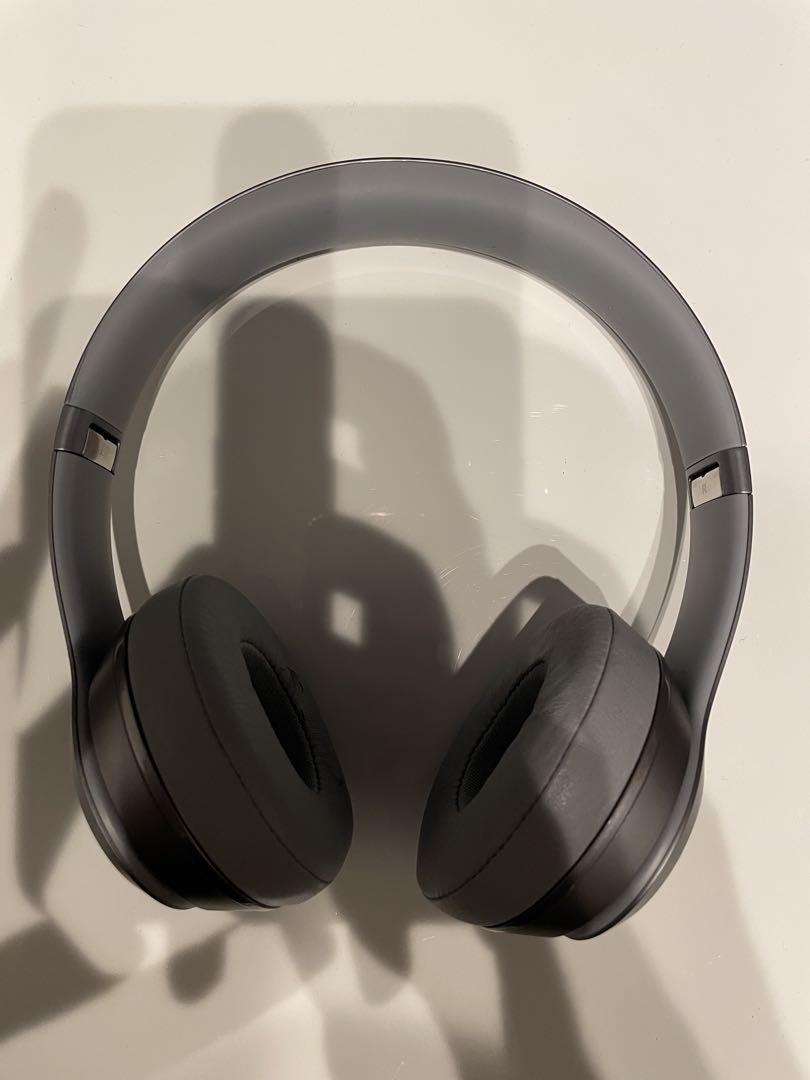 値下げほぼ新品！ Beats Solo2 限定カラー ロイヤルエディション ほぼ新品！ Beats Solo2 限定カラー ロイヤルエディション グレー