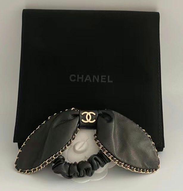 CHANEL シュシュ レザー ブラック×ホワイト