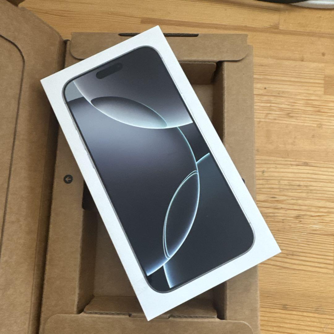 Apple iPhone 16 Pro Max ホワイトチタニュウム256G