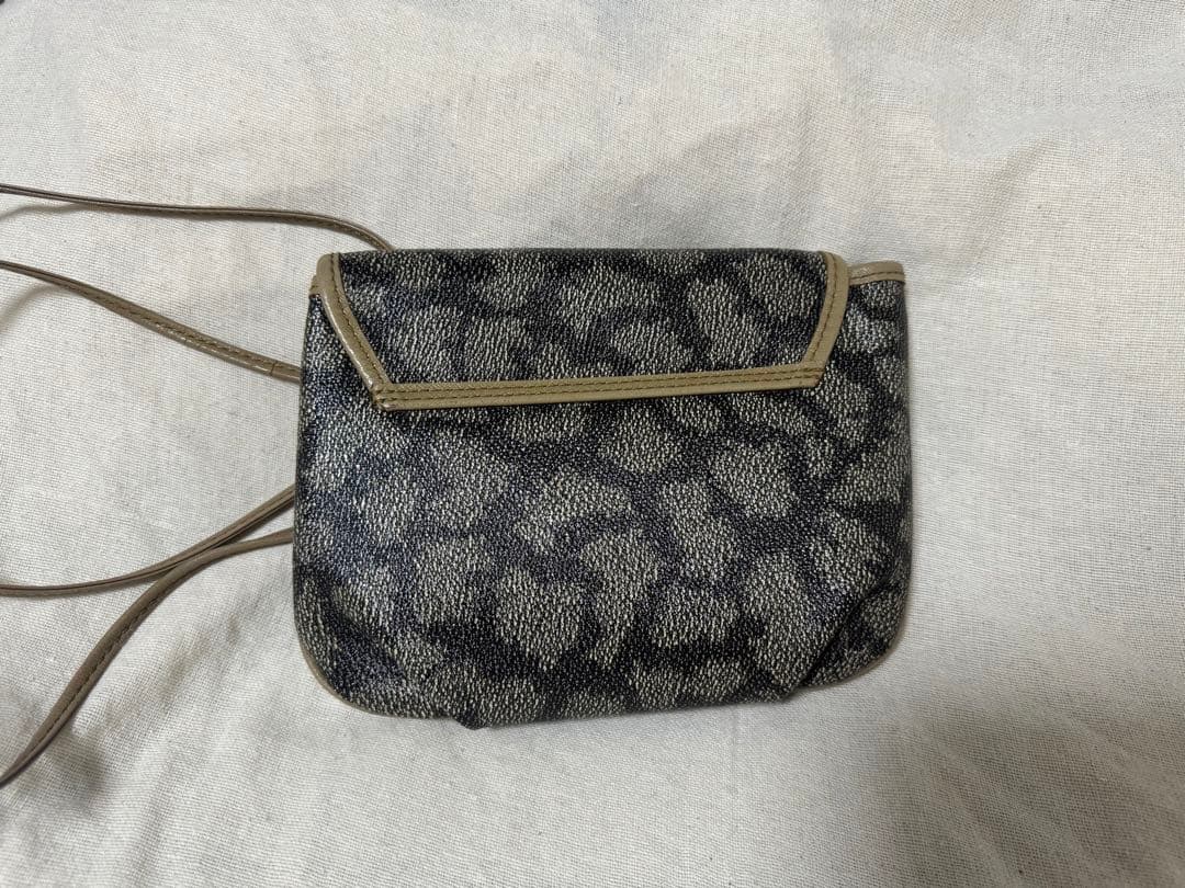 Yves Saint Laurent ジラフ柄 ショルダーバッグ Yves Saint Laurent ジラフ柄 ショルダーバッグ