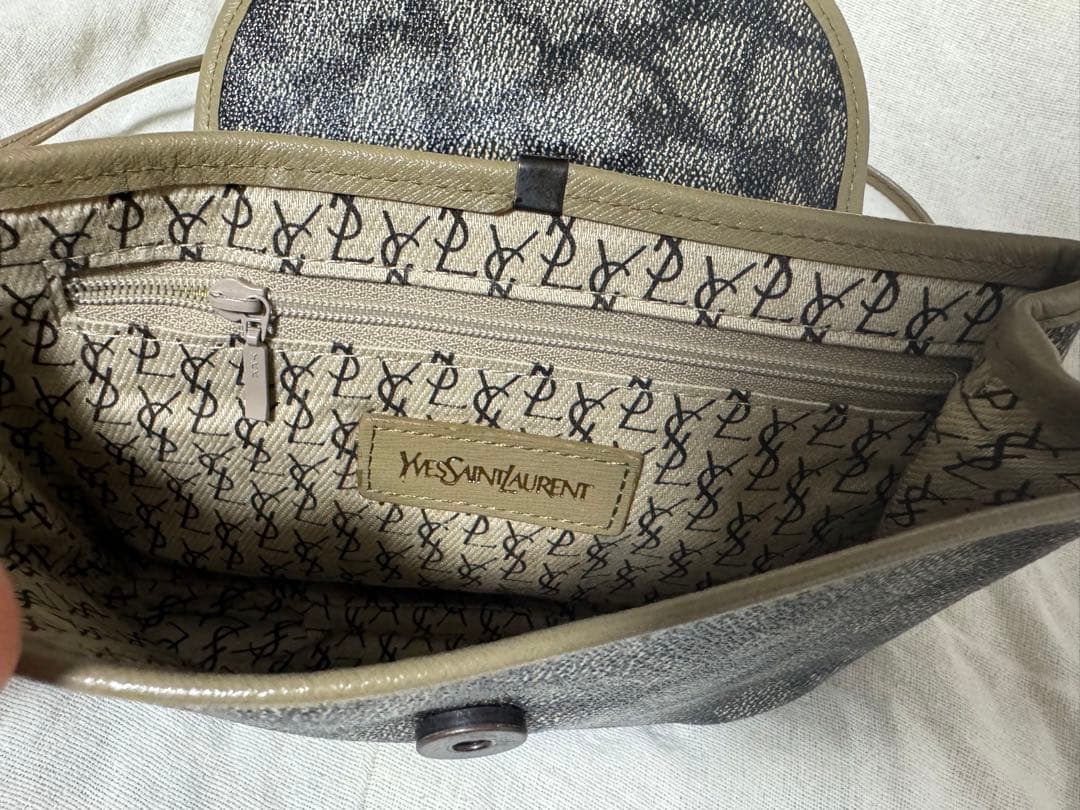 Yves Saint Laurent ジラフ柄 ショルダーバッグ Yves Saint Laurent ジラフ柄 ショルダーバッグ