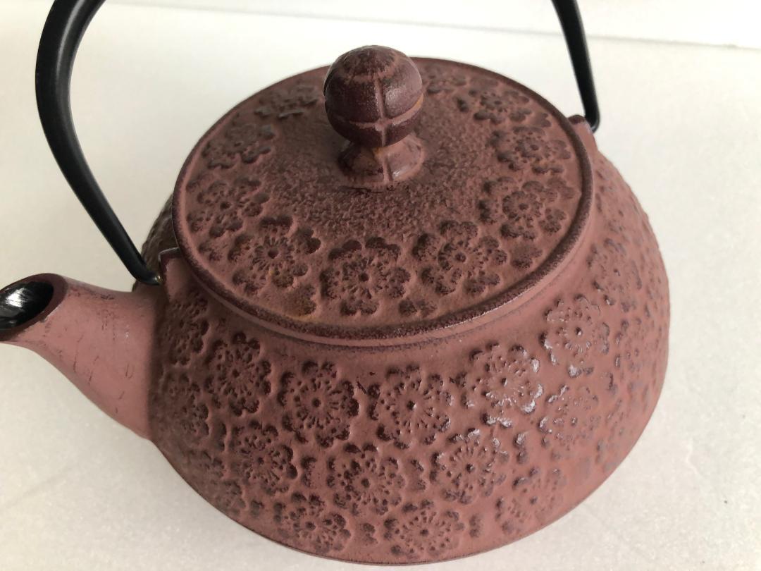 南部鉄瓶　岩鋳　　台座付き　　新品　美品