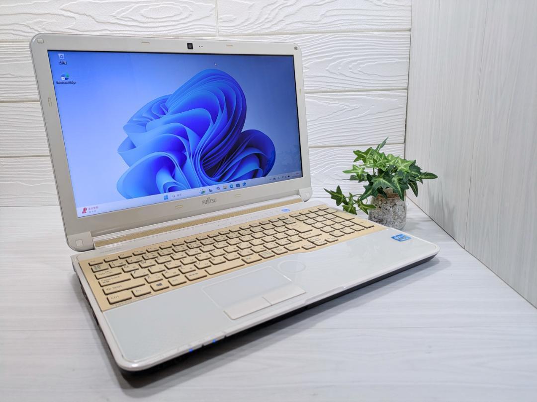 富士通㉖/Windows11/corei7/SSD/office/ノートパソコン Amazon.co.jp: 【整備済み品】 【WEBカメラ搭載 & 爆速Core i7