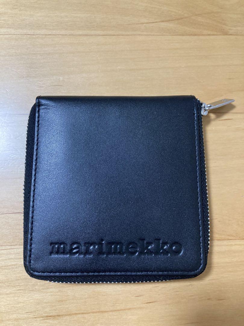 【美品】マリメッコ　ラウンドファスナー二つ折り財布（ブラック）