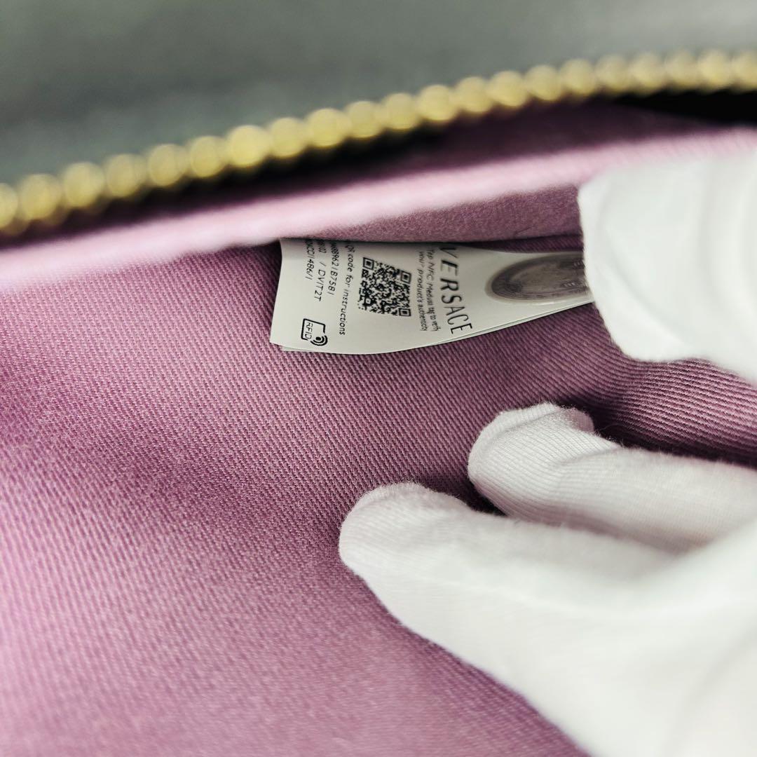美品　Versace ショルダーバッグ　黒　メドゥーサエンブレム